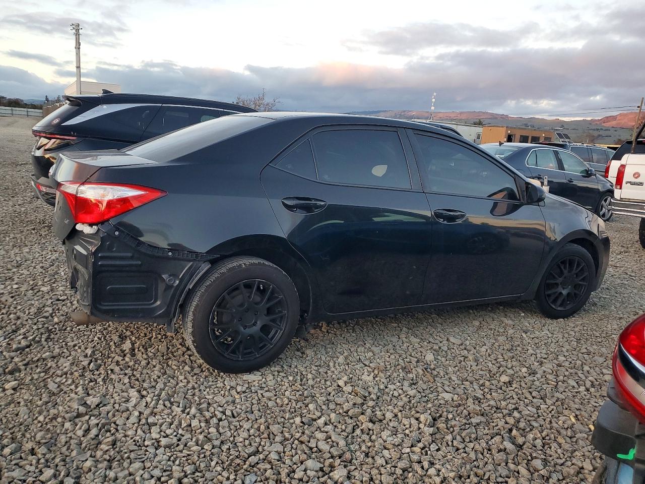 2015 TOYOTA COROLLA L photo 3
