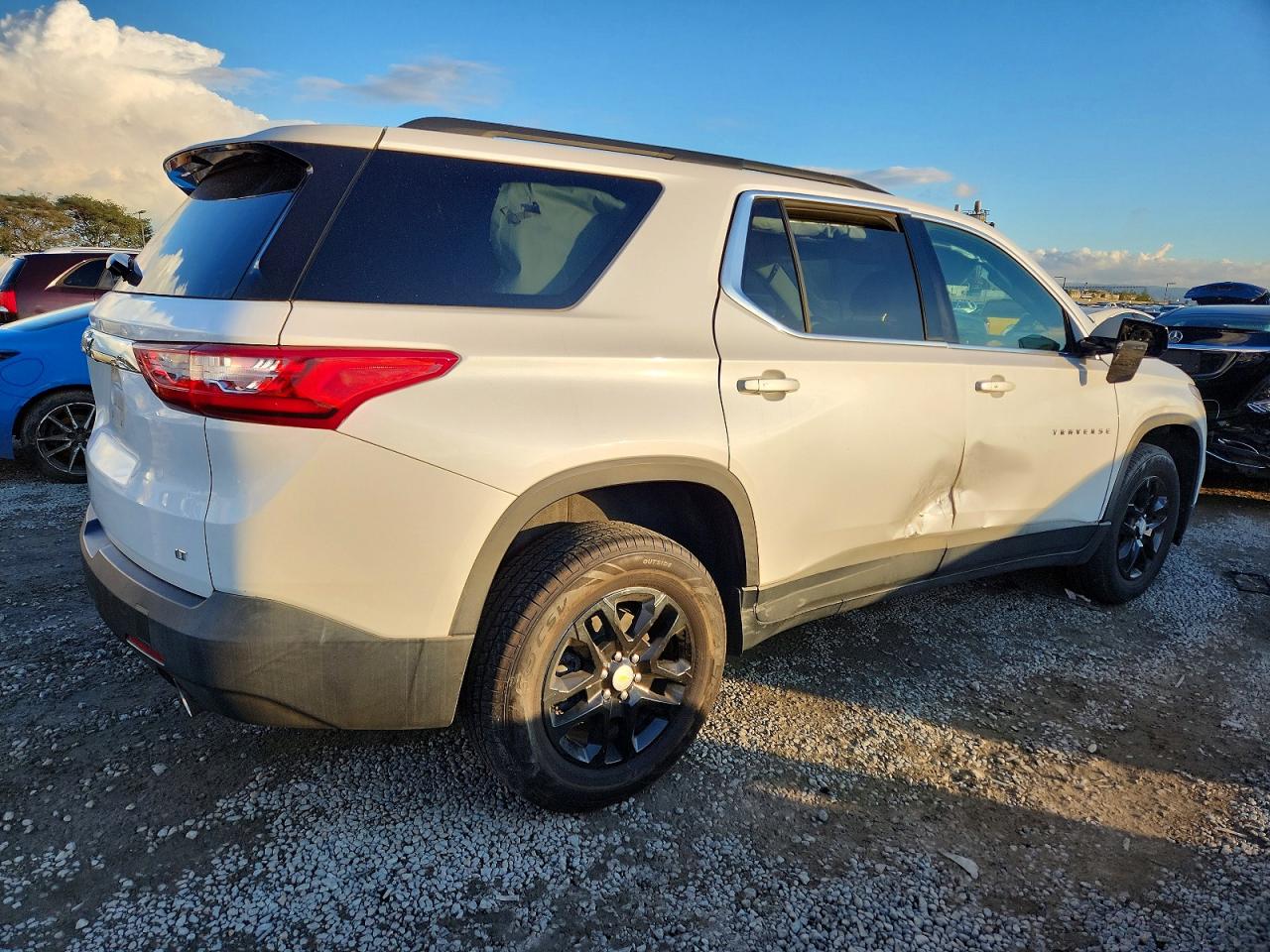 2019 CHEVROLET TRAVERSE LT photo 3