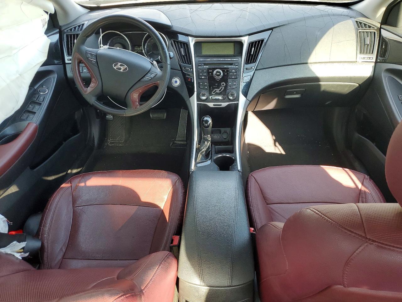 2011 HYUNDAI SONATA SE photo 8