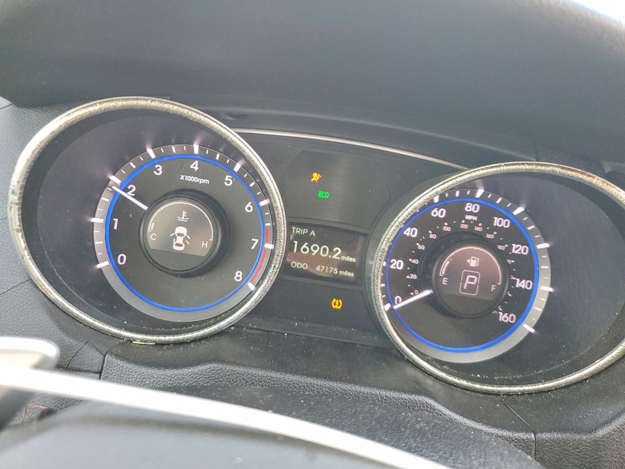 2011 HYUNDAI SONATA SE photo 9