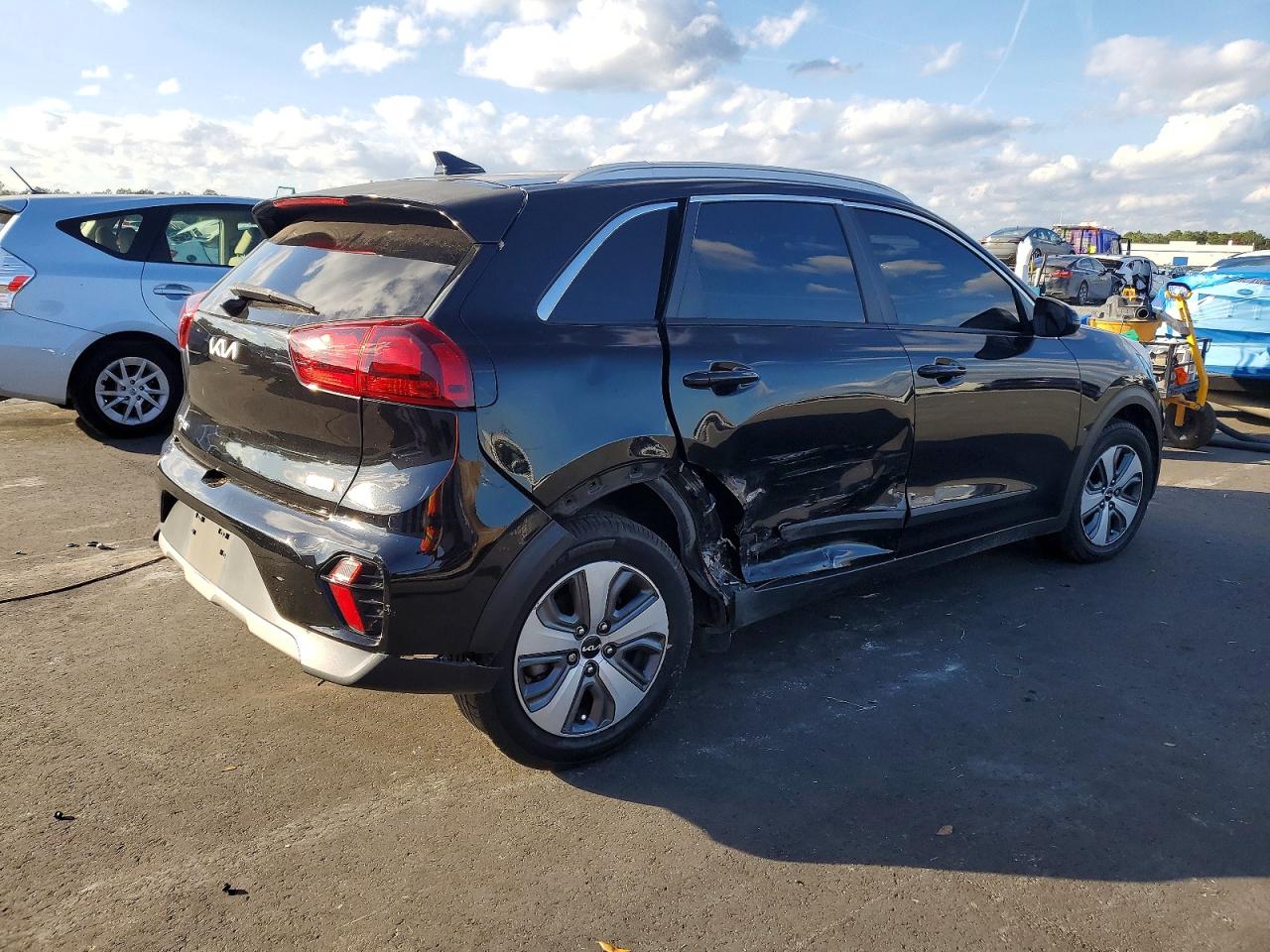 2022 KIA NIRO LX photo 3