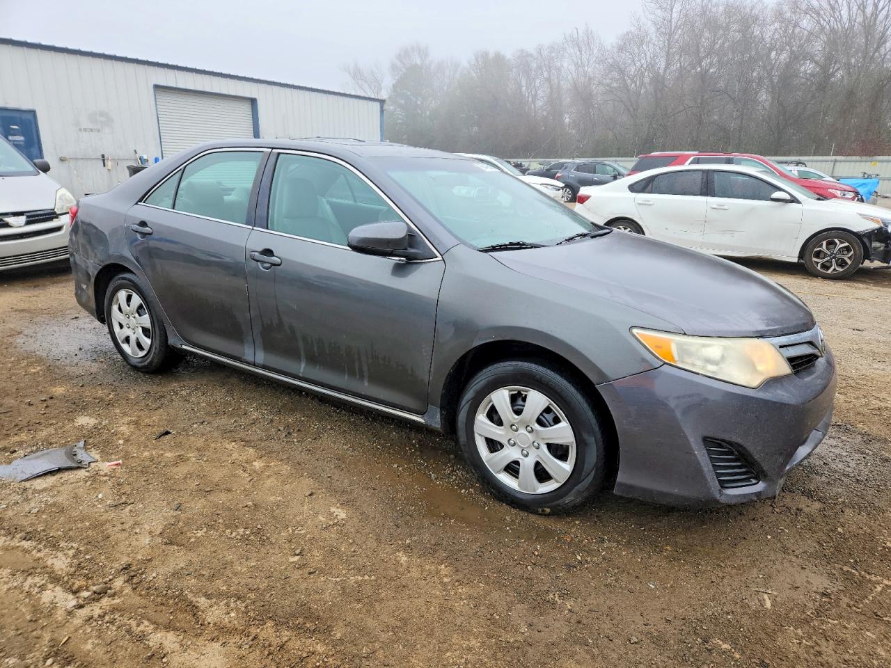 2014 TOYOTA CAMRY L photo 4