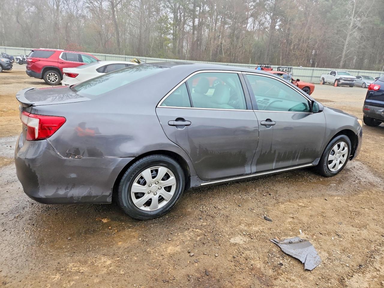 2014 TOYOTA CAMRY L photo 3