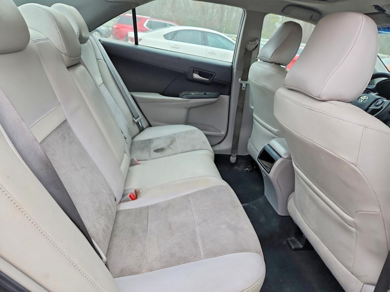 2014 TOYOTA CAMRY L photo 10