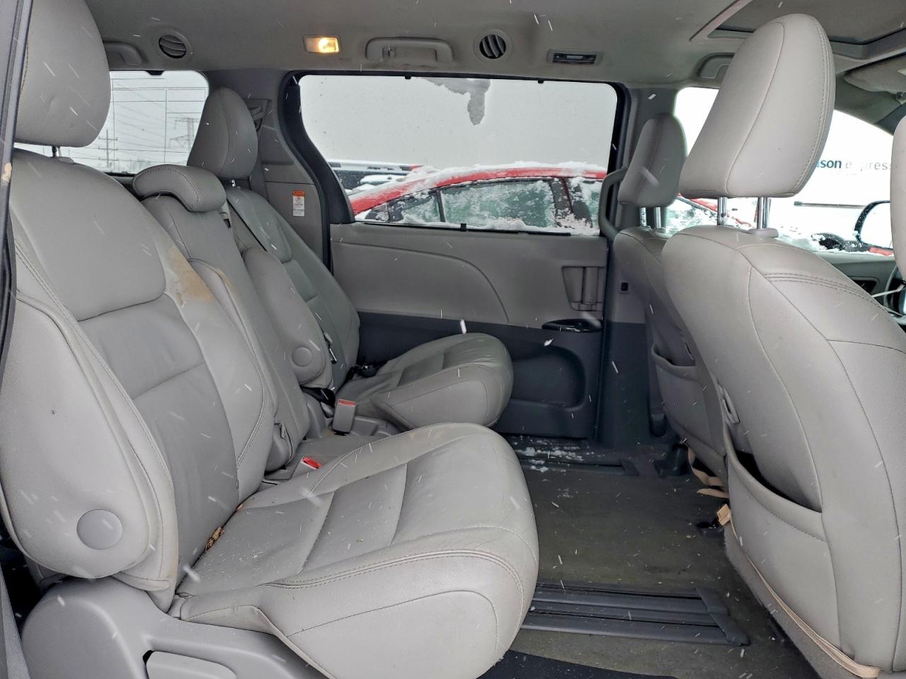 2015 TOYOTA SIENNA XLE photo 11