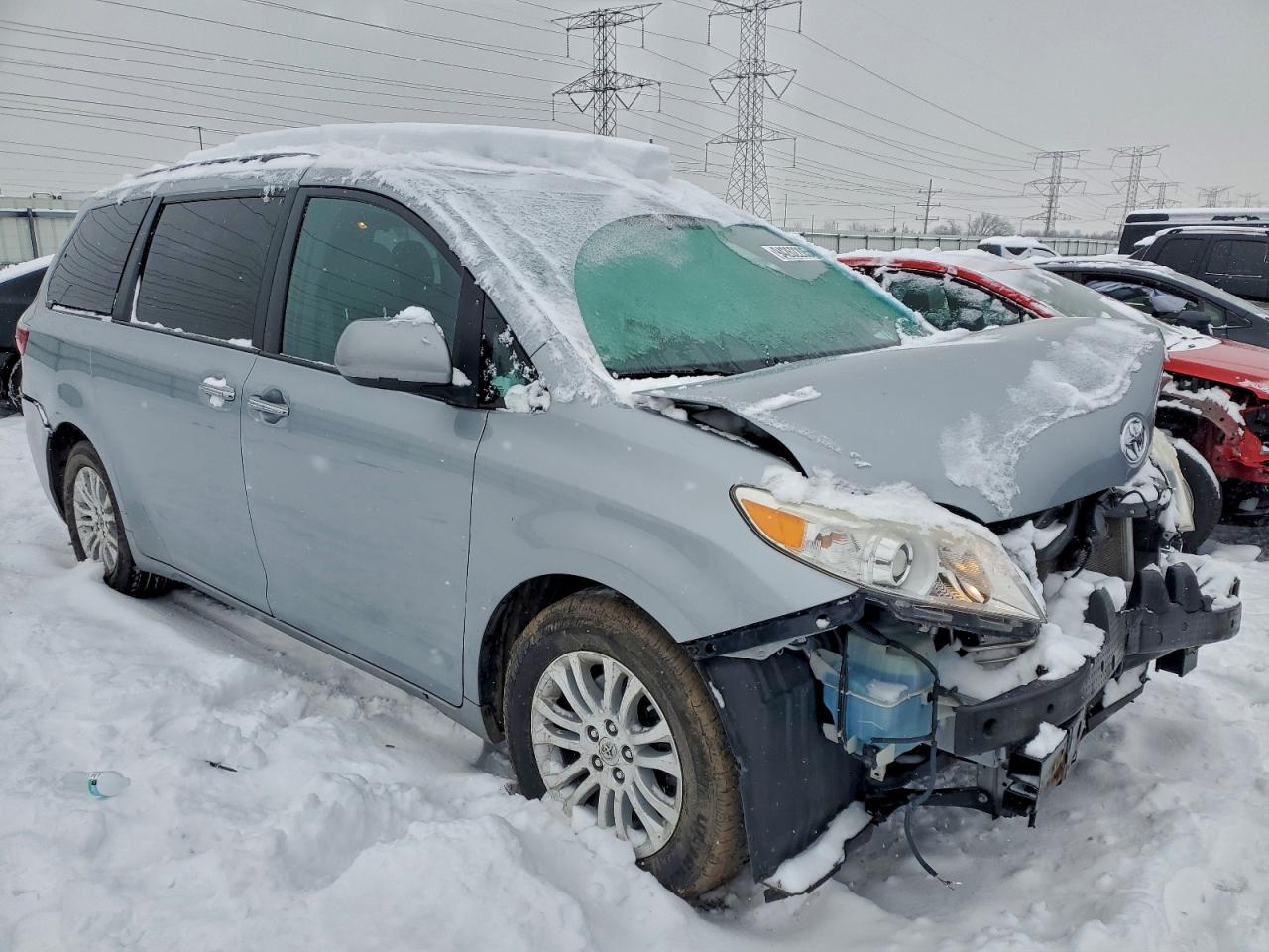 2015 TOYOTA SIENNA XLE photo 4