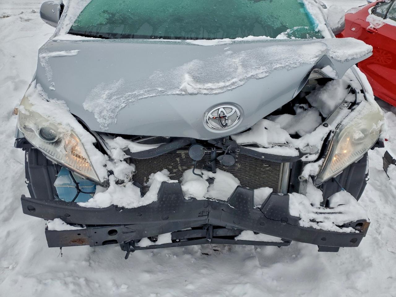 2015 TOYOTA SIENNA XLE photo 12