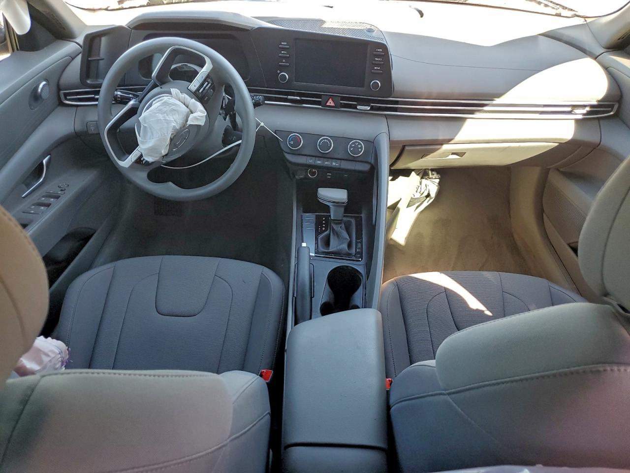 2025 HYUNDAI ELANTRA SE photo 8