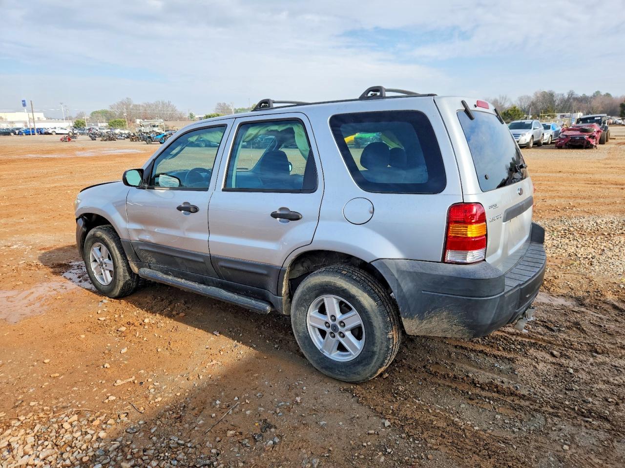 2005 FORD ESCAPE XLS photo 2