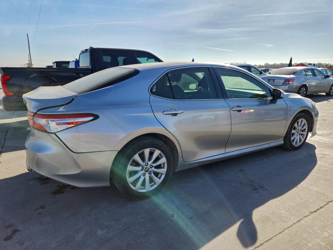 2018 TOYOTA CAMRY L photo 3