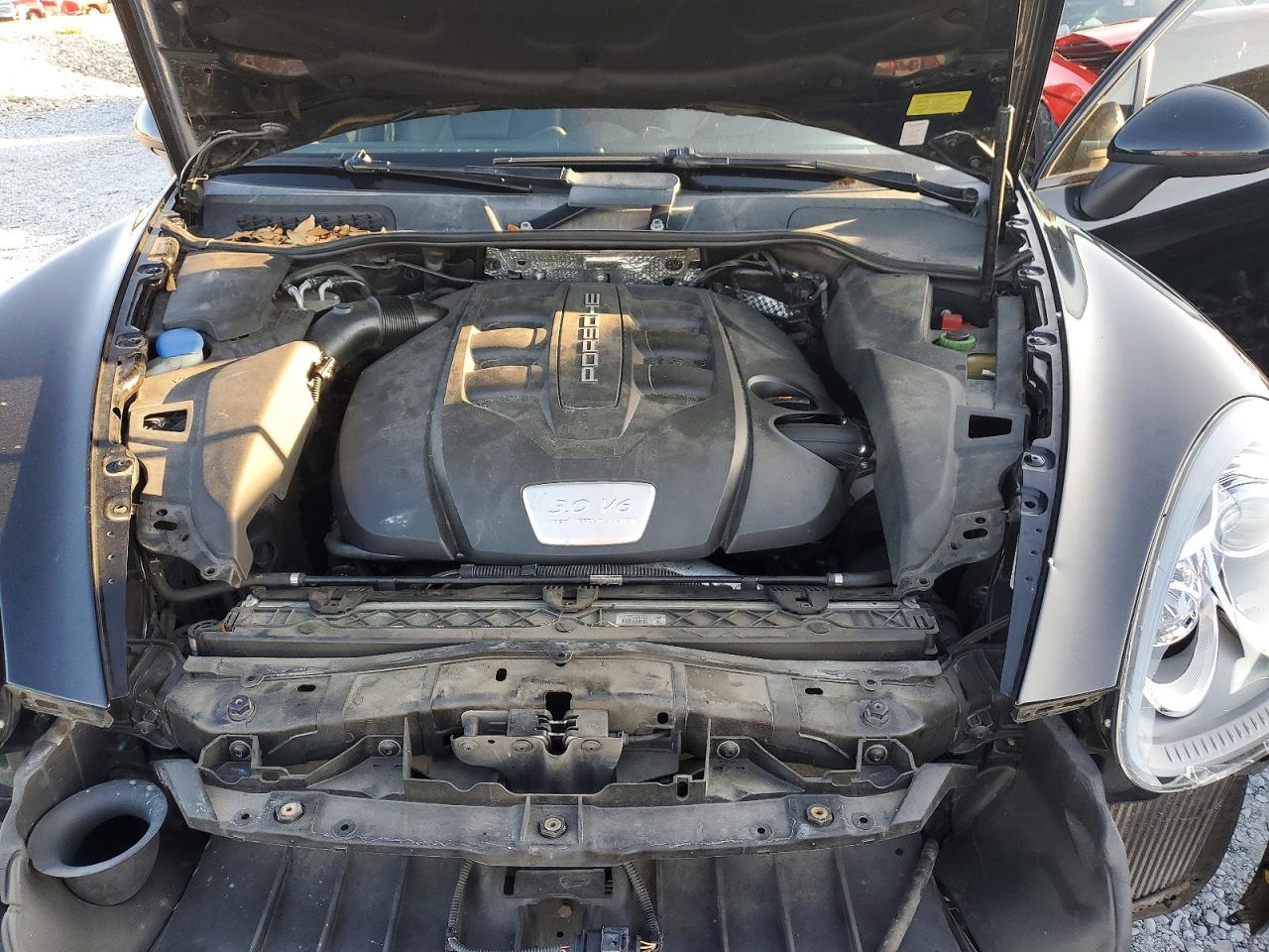 2013 PORSCHE CAYENNE photo 12