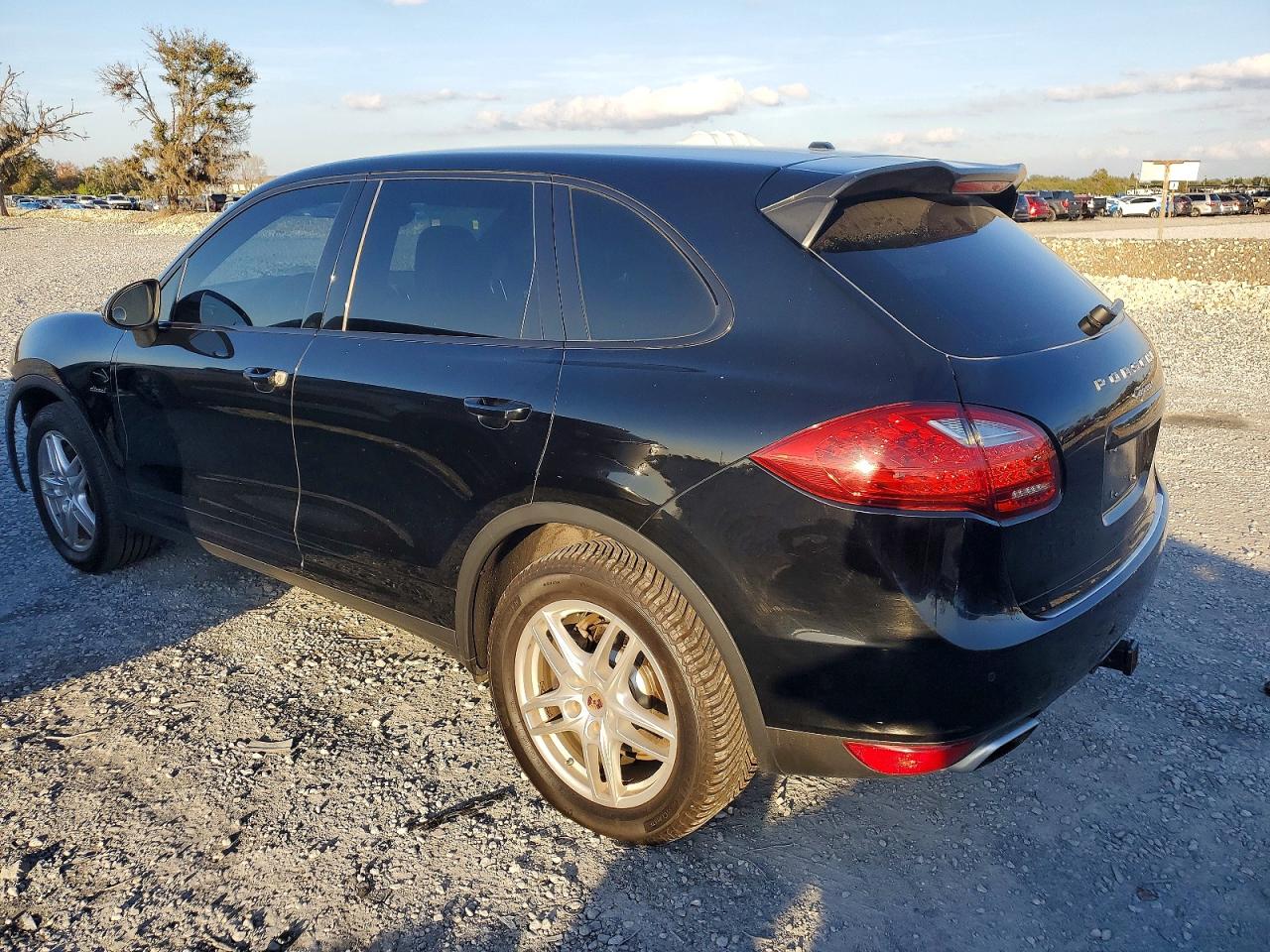 2013 PORSCHE CAYENNE photo 2