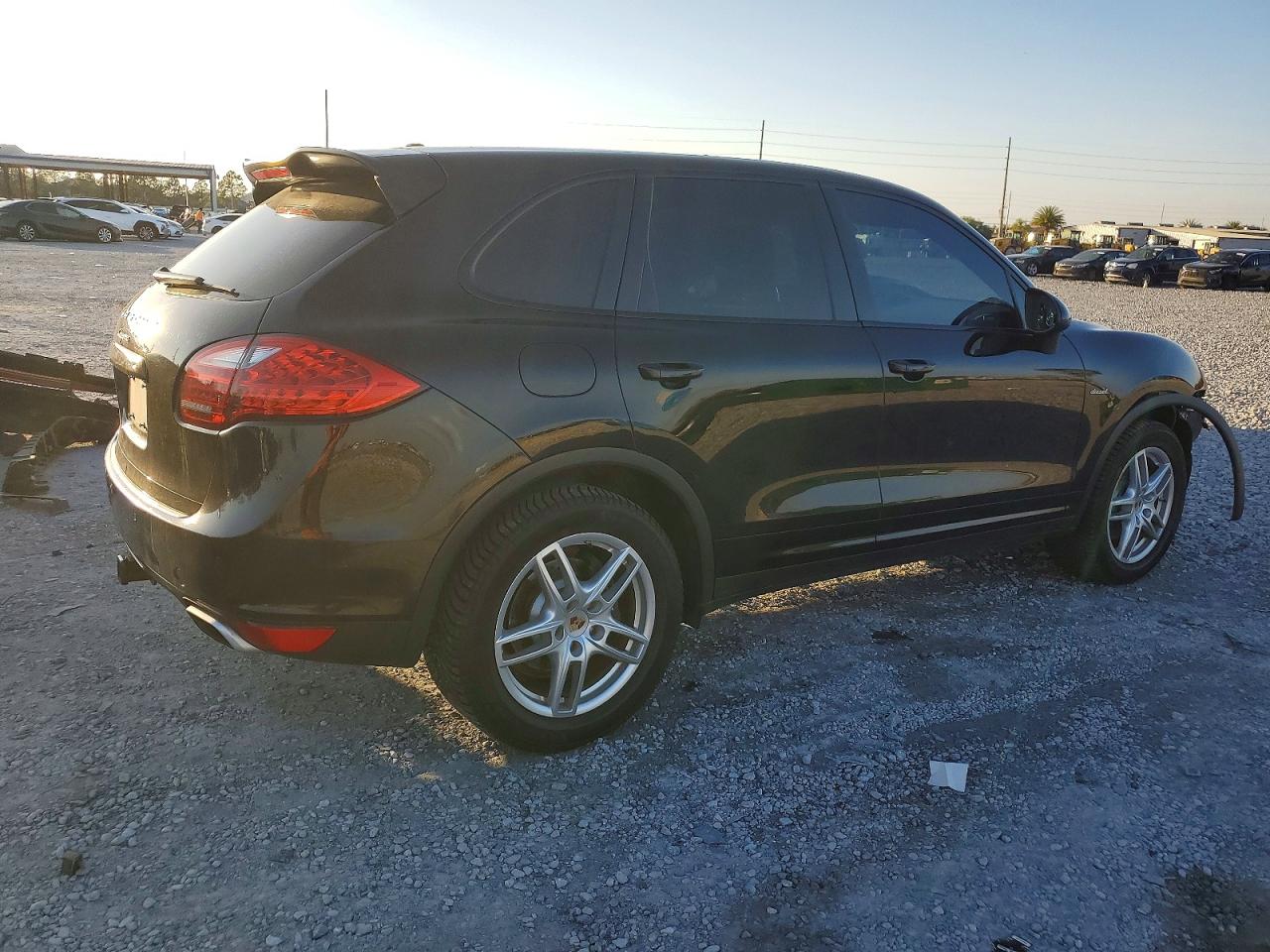 2013 PORSCHE CAYENNE photo 3