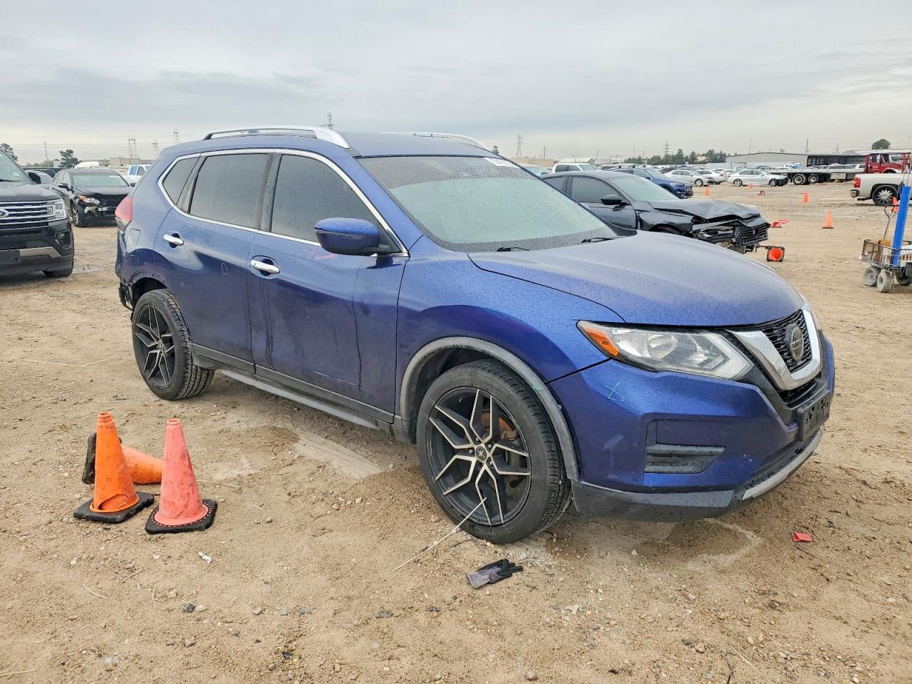 2019 NISSAN ROGUE S photo 4