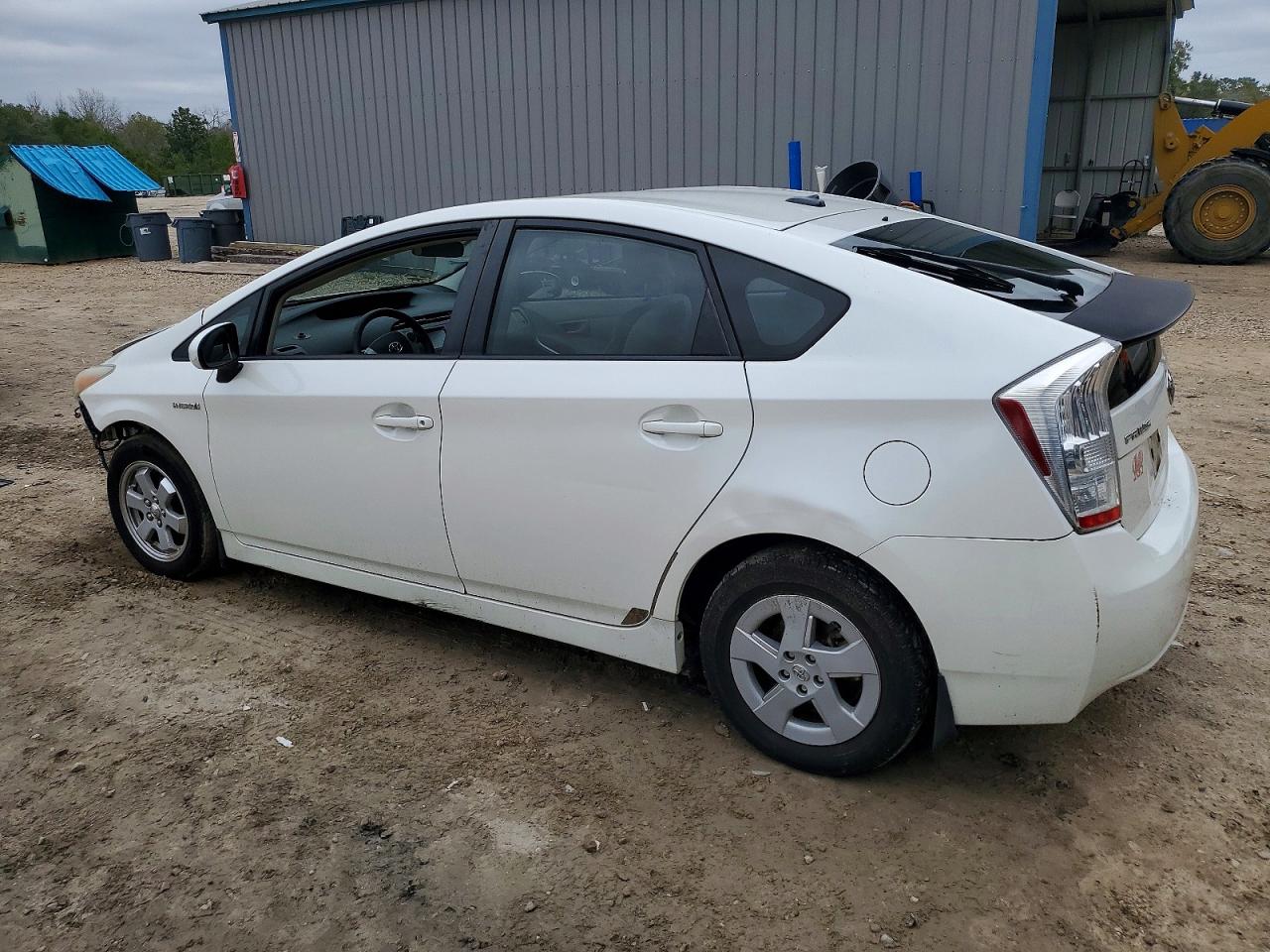 2011 TOYOTA PRIUS photo 2