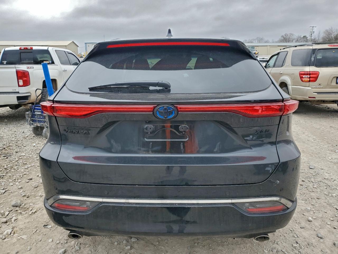 2024 TOYOTA VENZA LE photo 6