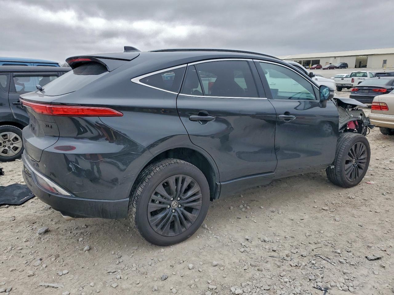 2024 TOYOTA VENZA LE photo 3