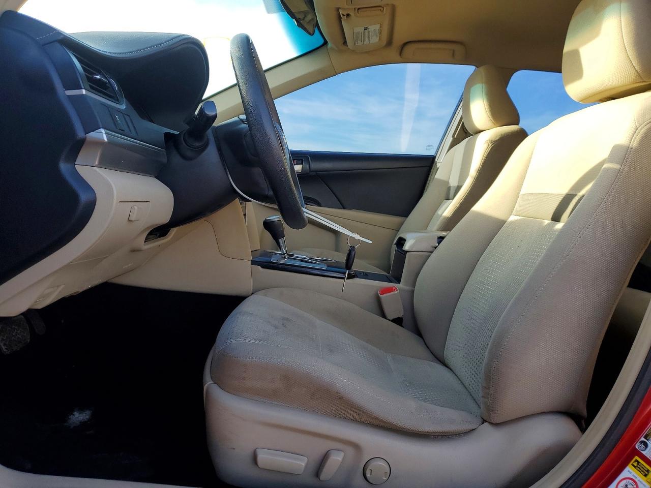 2014 TOYOTA CAMRY LE photo 7