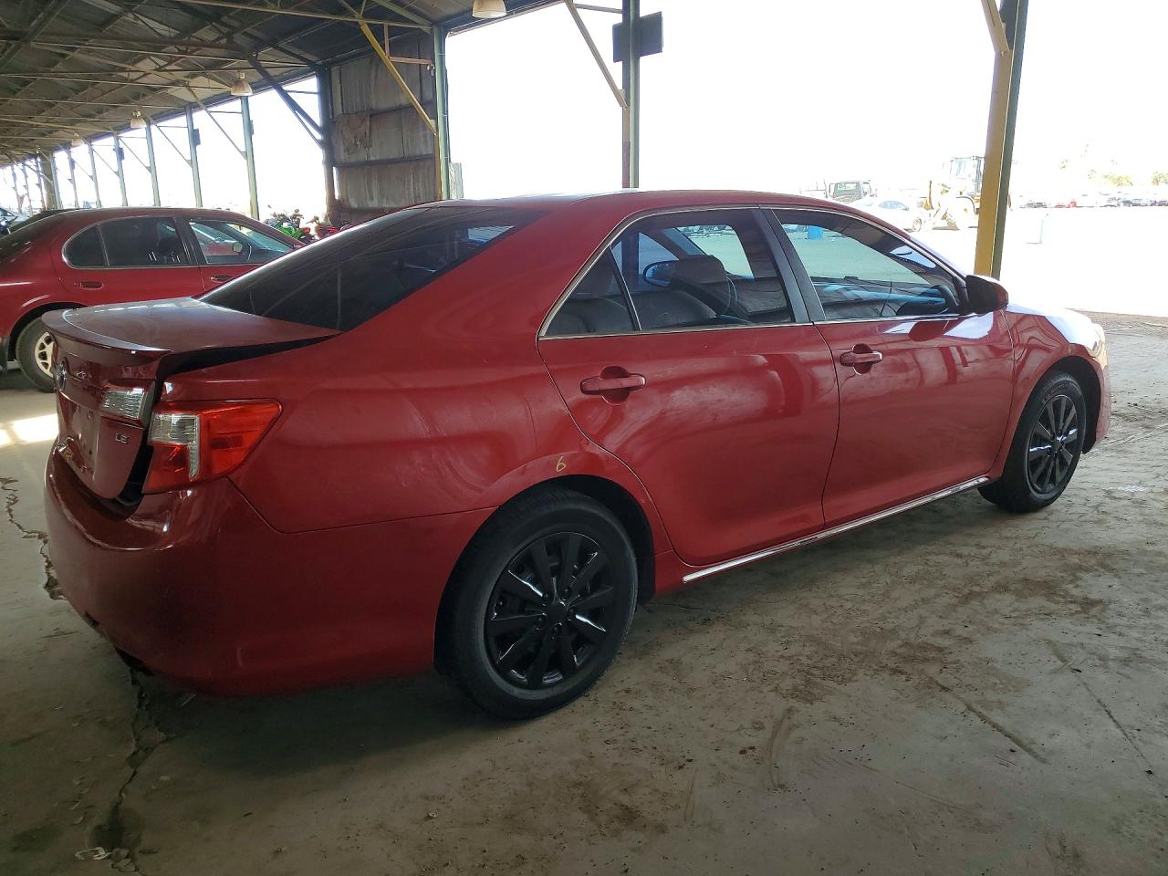 2014 TOYOTA CAMRY LE photo 3
