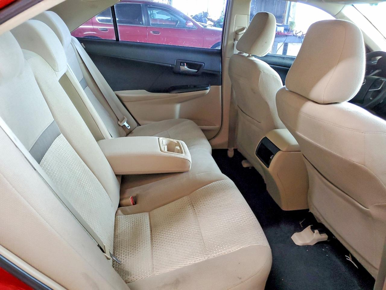 2014 TOYOTA CAMRY LE photo 10