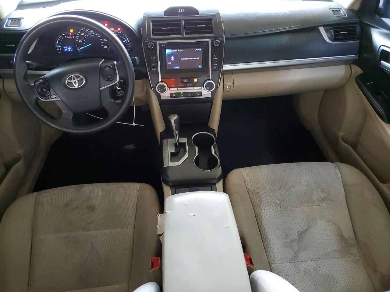 2014 TOYOTA CAMRY LE photo 8