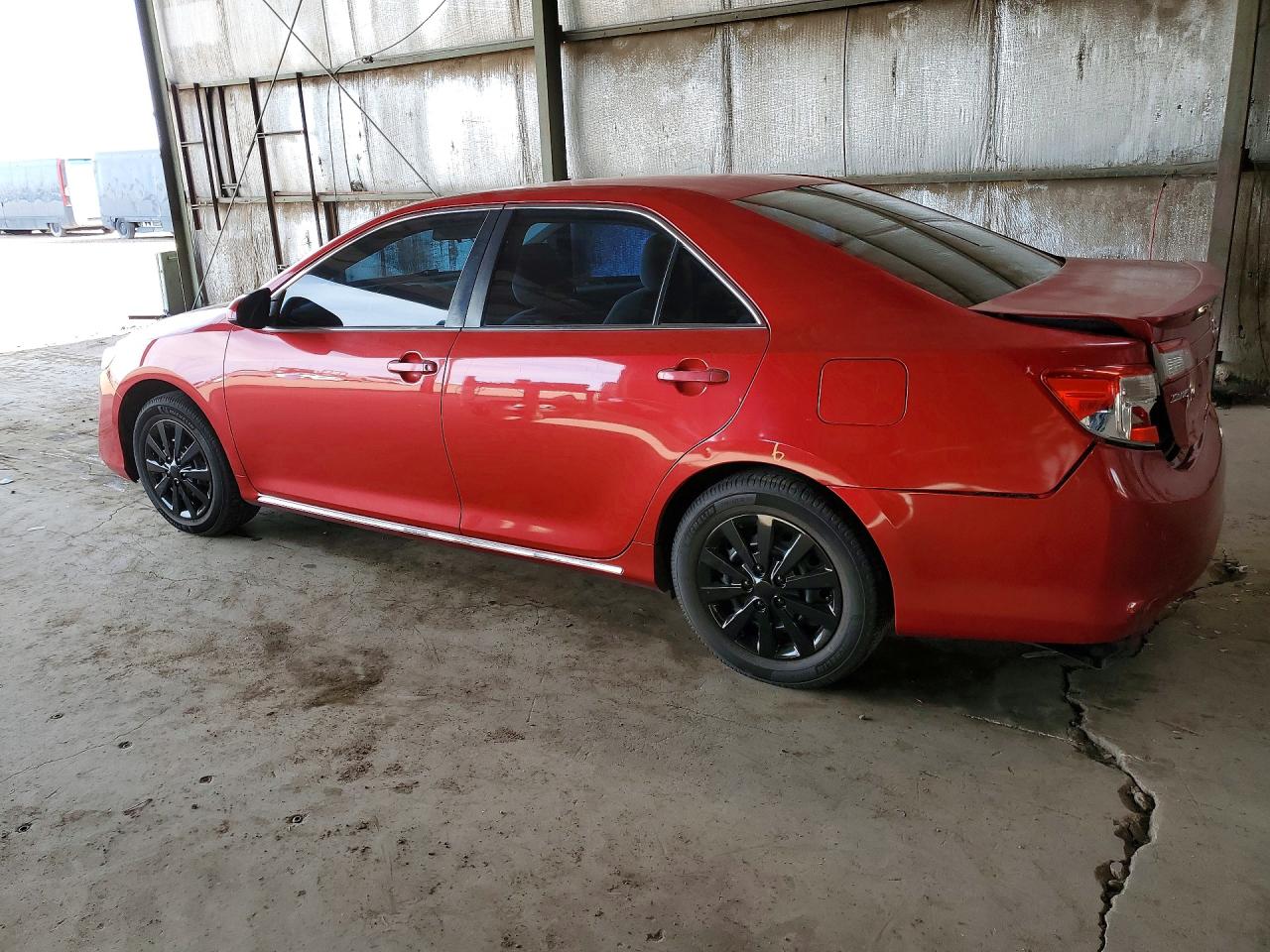 2014 TOYOTA CAMRY LE photo 2
