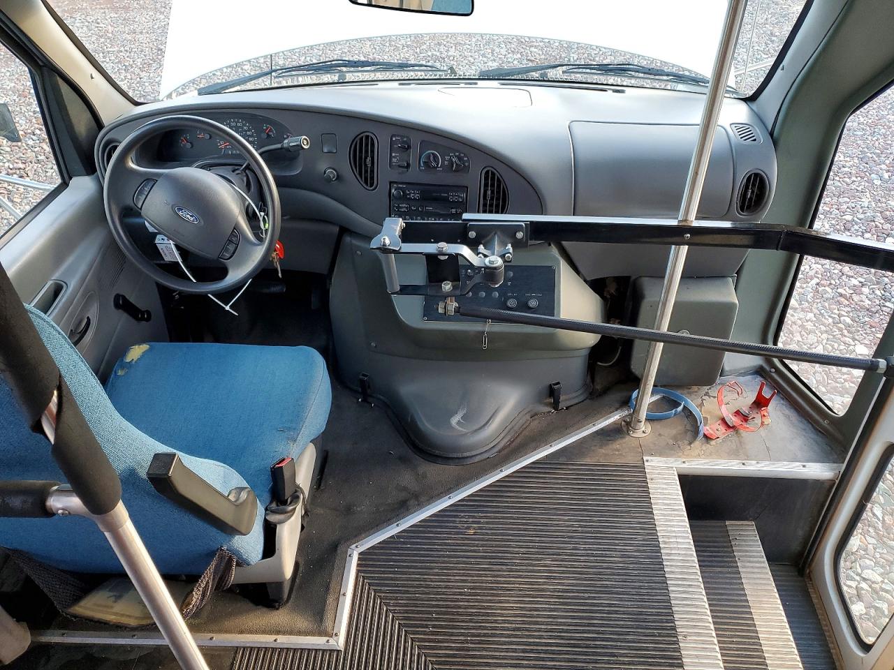 2003 FORD ECONOLINE E350 SUPER DUTY CUTAWAY VAN photo 8