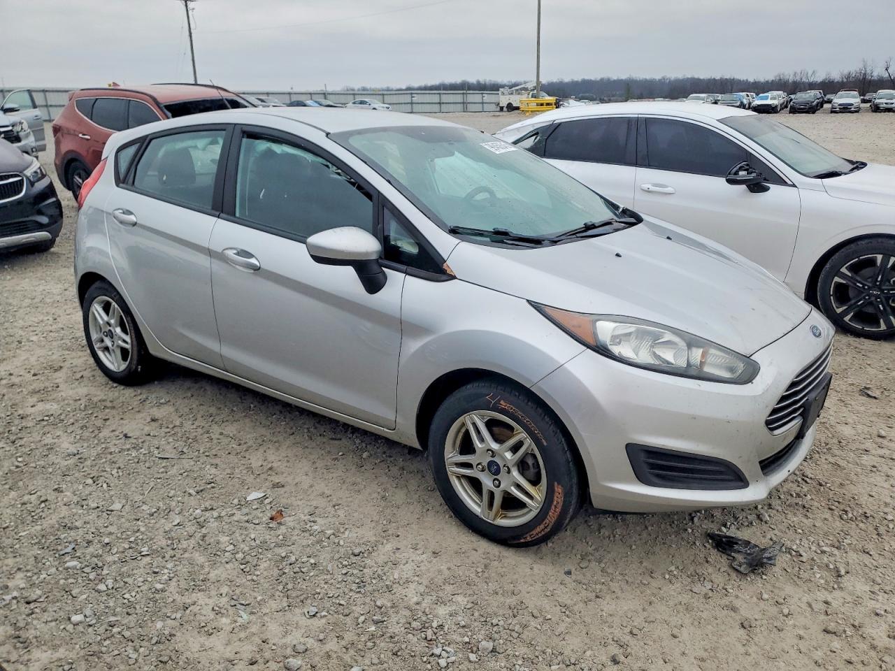 2018 FORD FIESTA SE photo 4