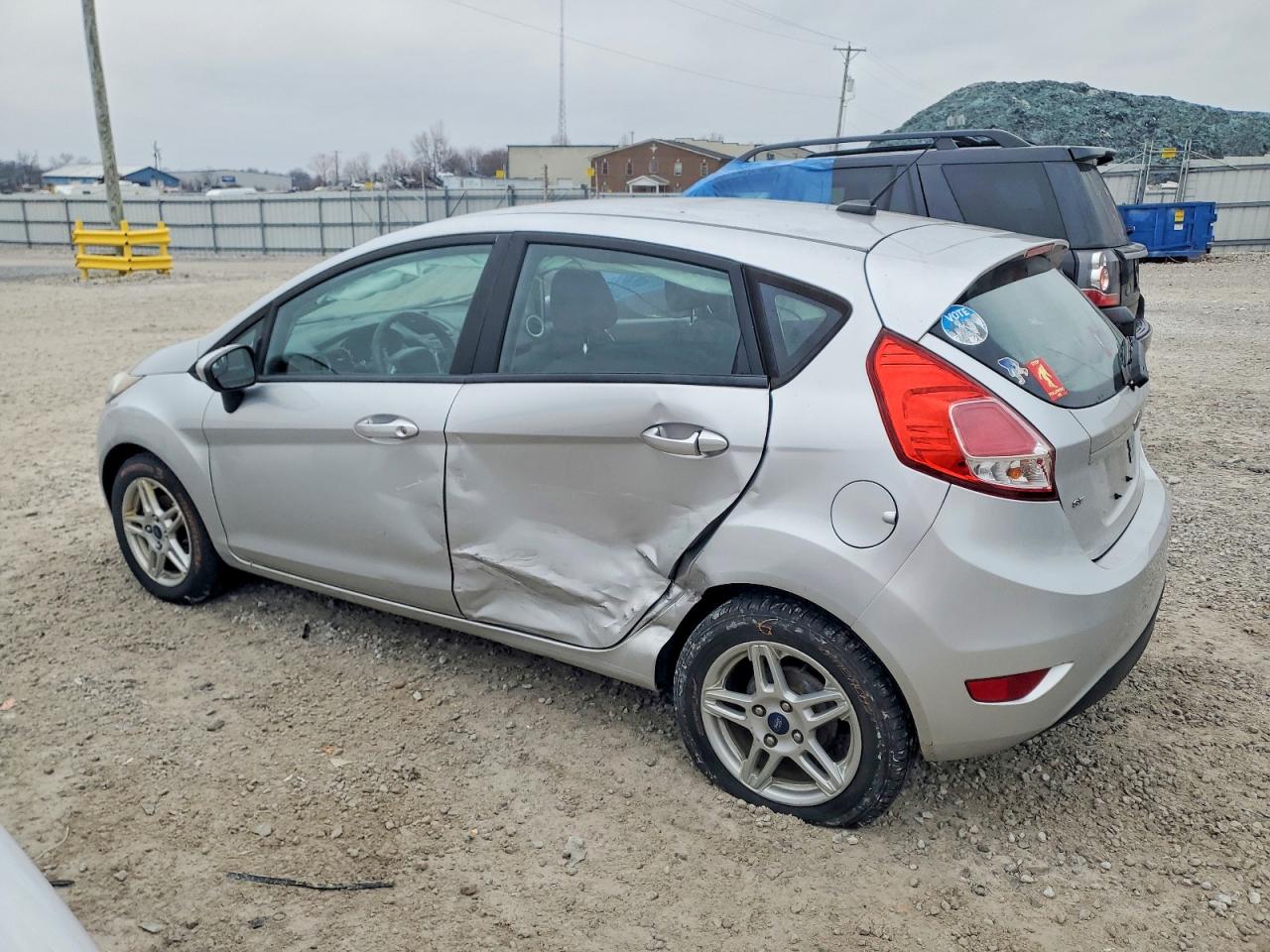 2018 FORD FIESTA SE photo 2