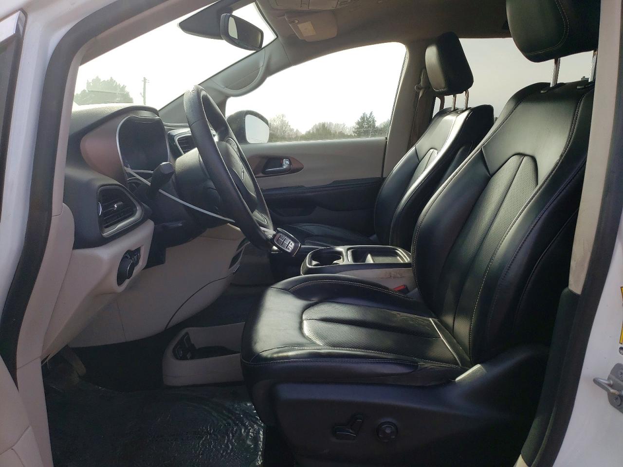 2020 CHRYSLER VOYAGER LXI photo 7