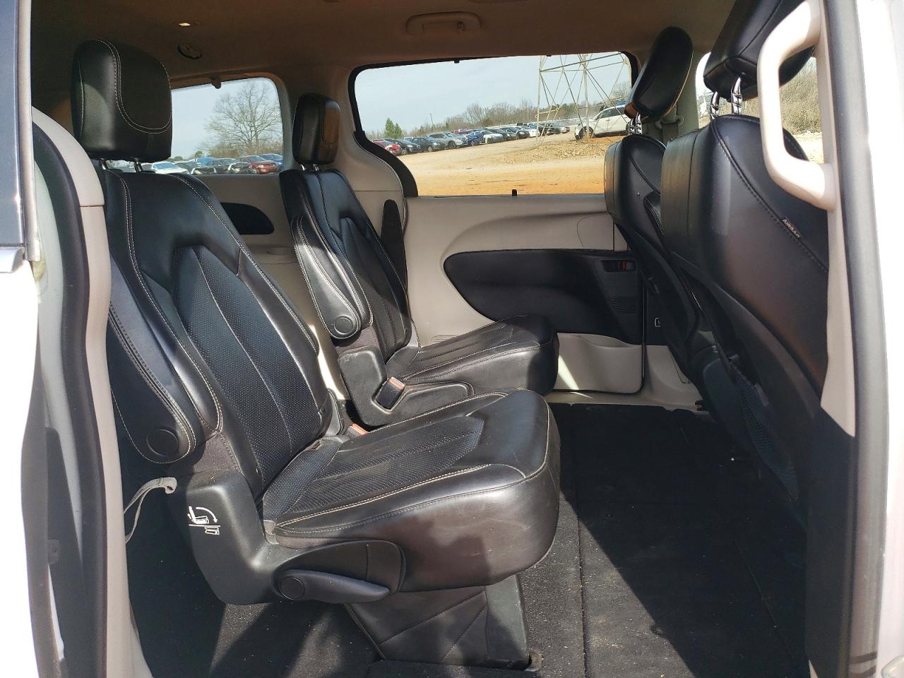 2020 CHRYSLER VOYAGER LXI photo 11