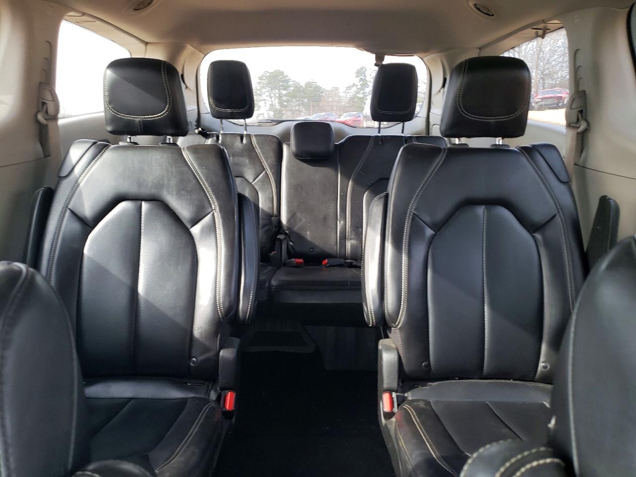 2020 CHRYSLER VOYAGER LXI photo 10