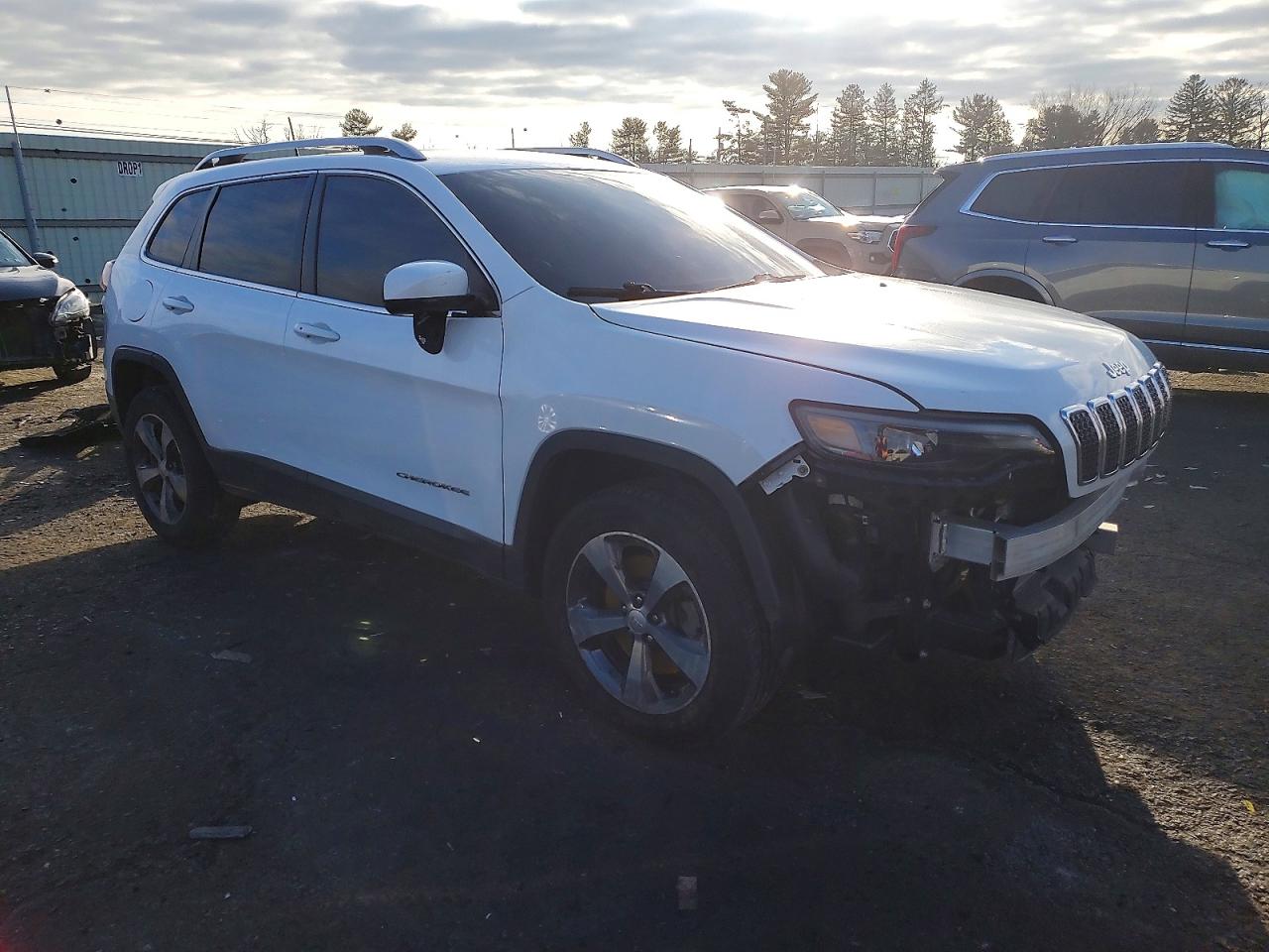 2019 JEEP CHEROKEE LIMITED photo 4
