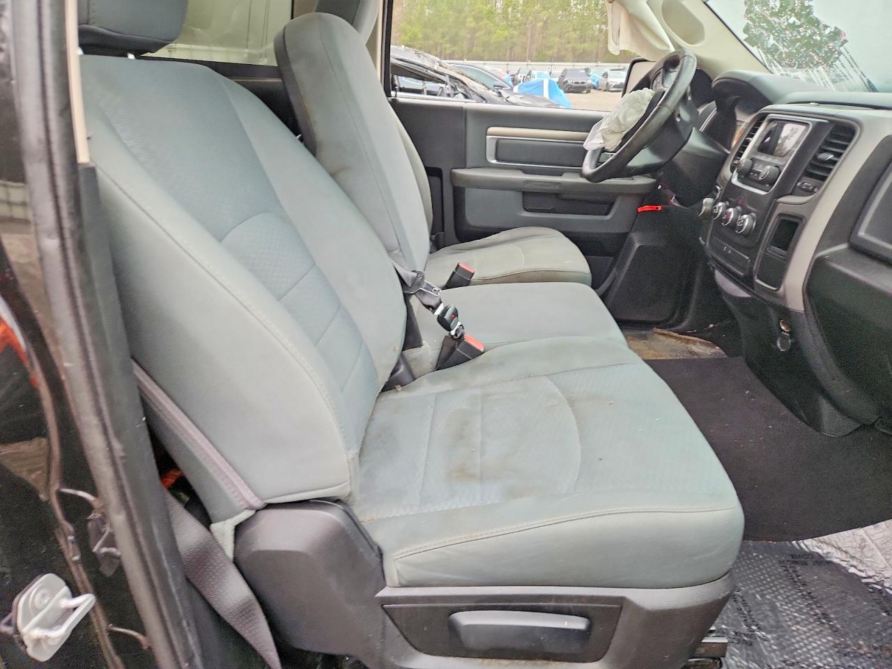 2016 RAM 1500 ST photo 10