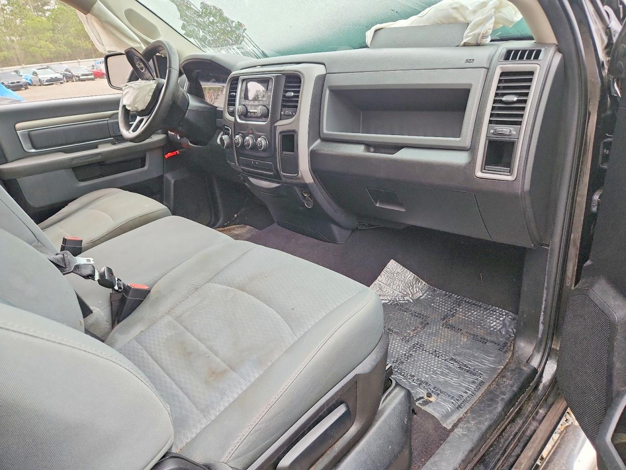 2016 RAM 1500 ST photo 8