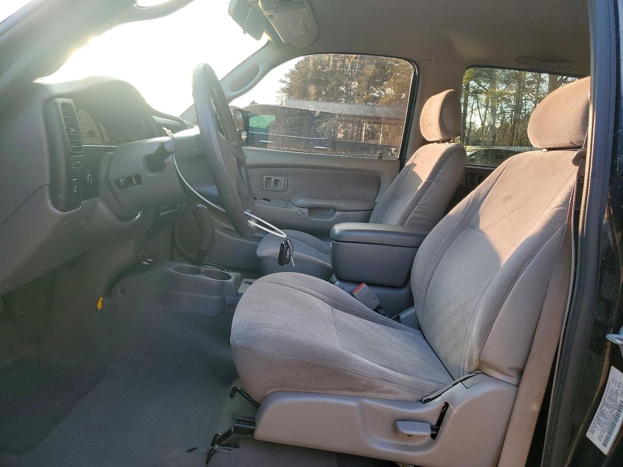 2004 TOYOTA TACOMA photo 13