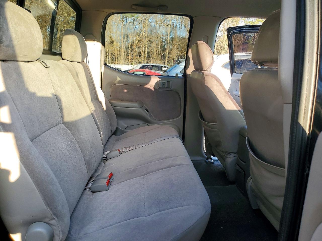 2004 TOYOTA TACOMA photo 19