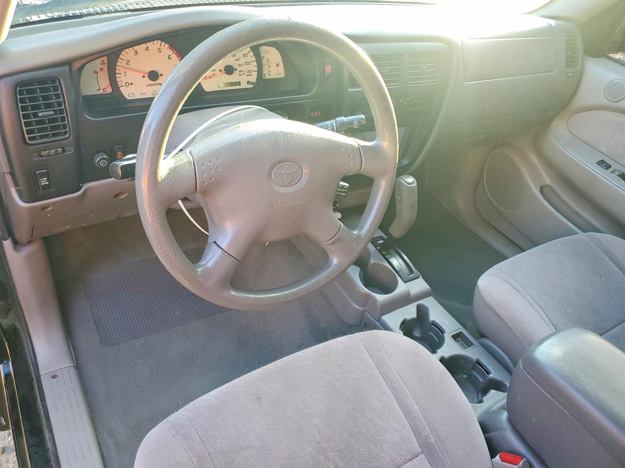 2004 TOYOTA TACOMA photo 15