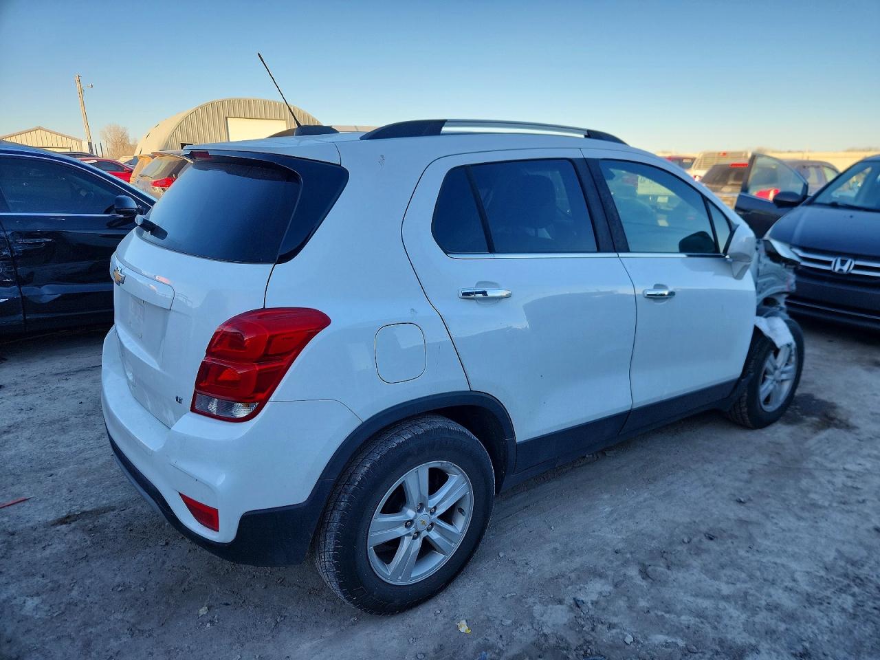 2019 CHEVROLET TRAX 1LT photo 3