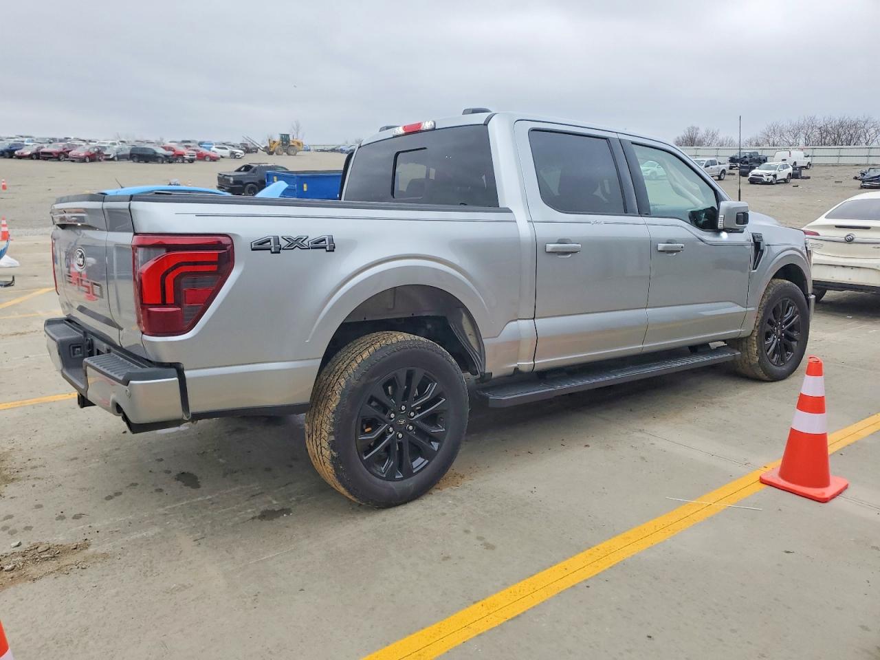 2025 FORD F150 LARIAT photo 5