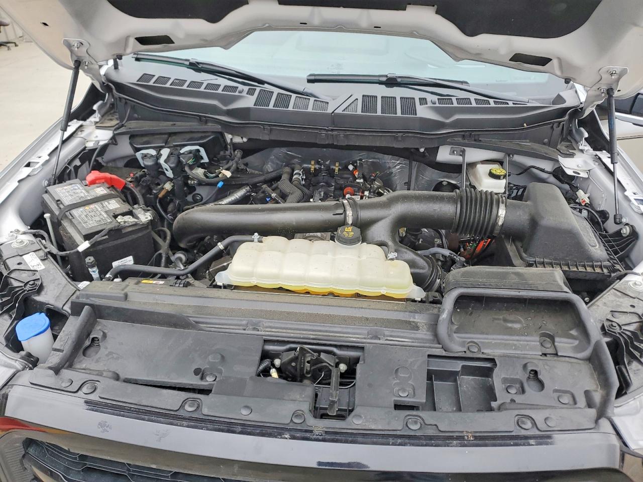 2025 FORD F150 LARIAT photo 21