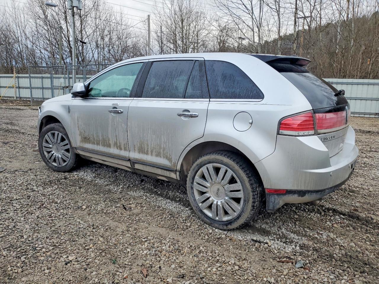 2010 LINCOLN MKX photo 2