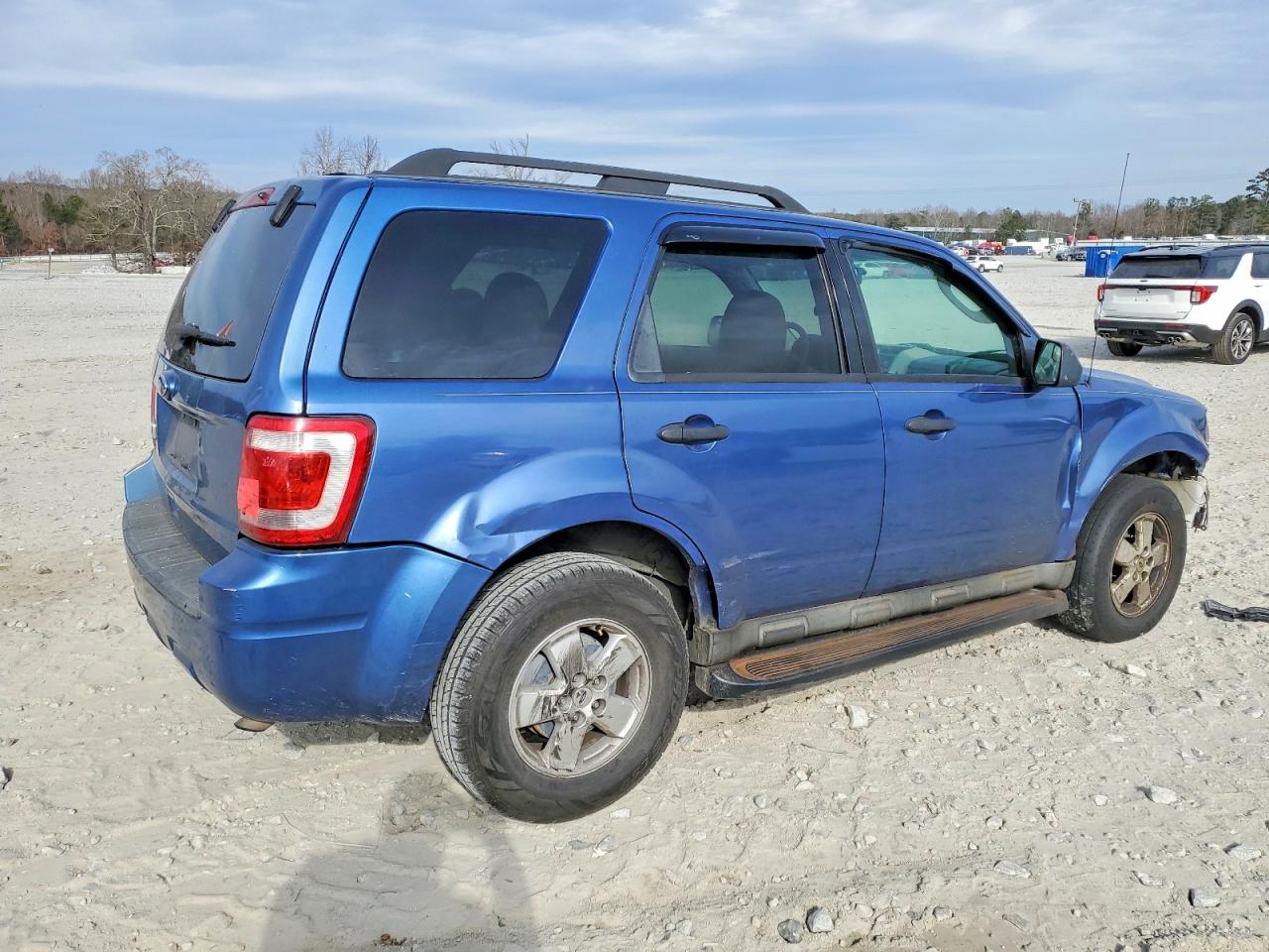 2010 FORD ESCAPE XLT photo 3