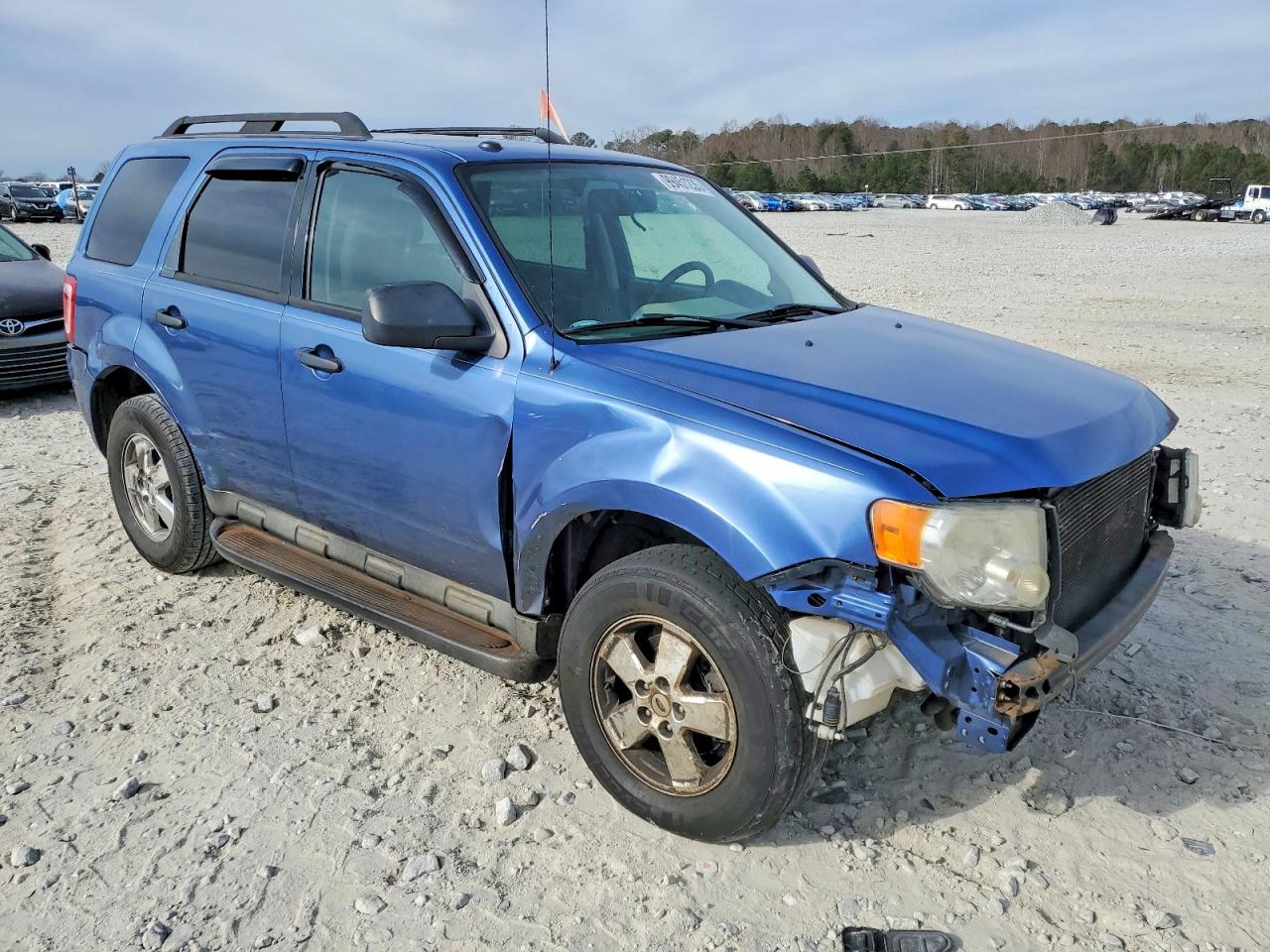 2010 FORD ESCAPE XLT photo 4
