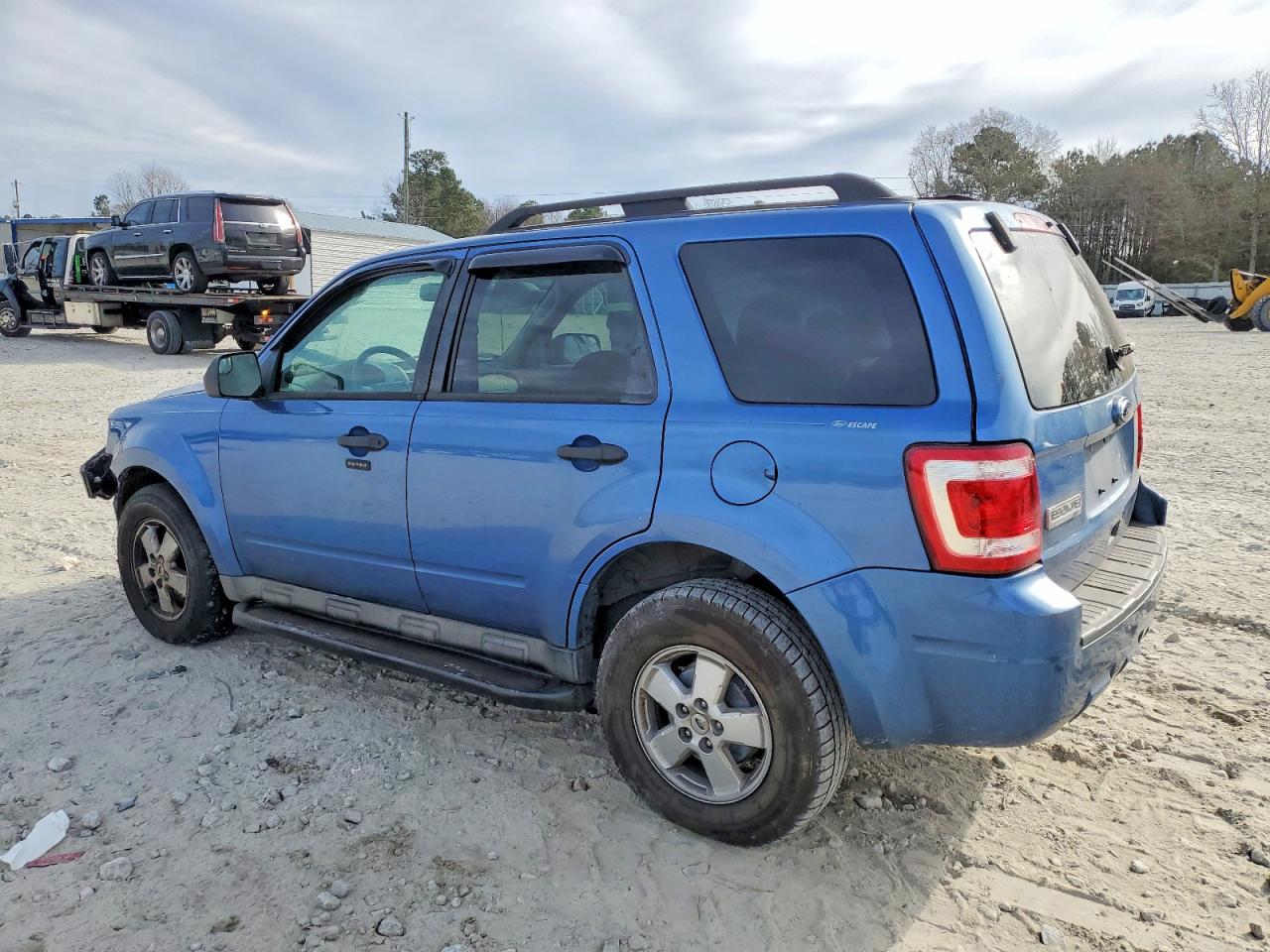 2010 FORD ESCAPE XLT photo 2
