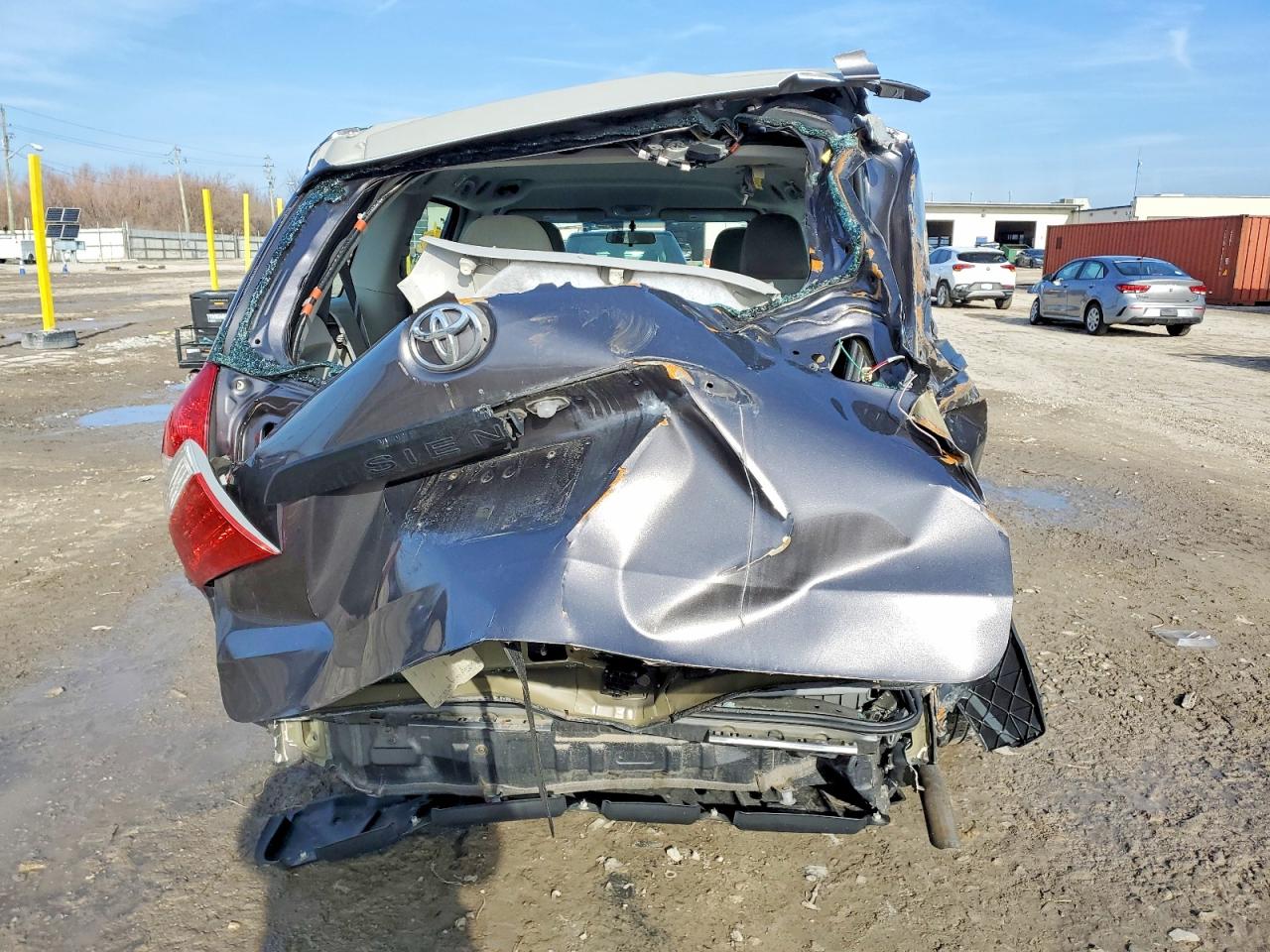 2013 TOYOTA SIENNA photo 6