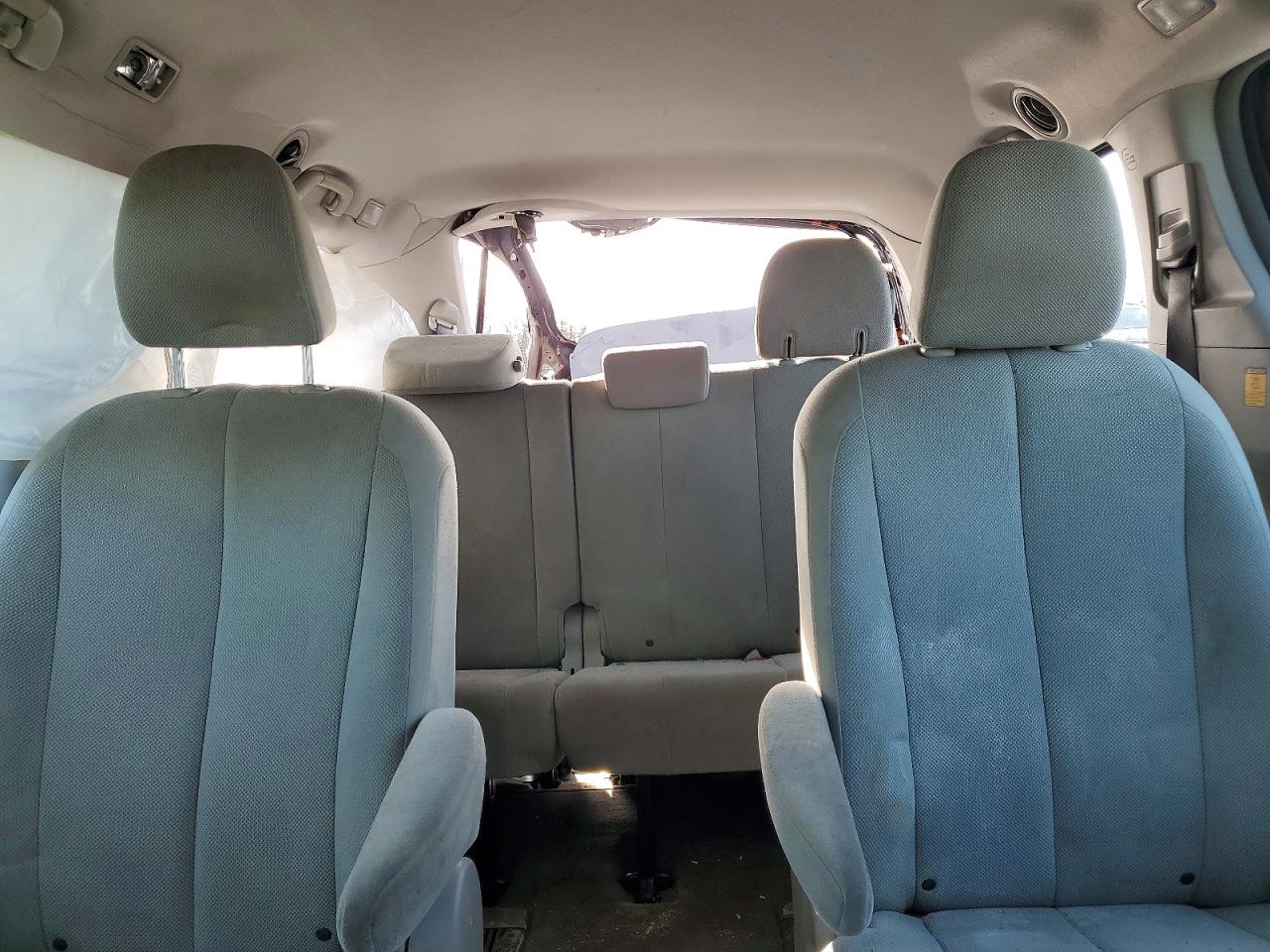 2013 TOYOTA SIENNA photo 10