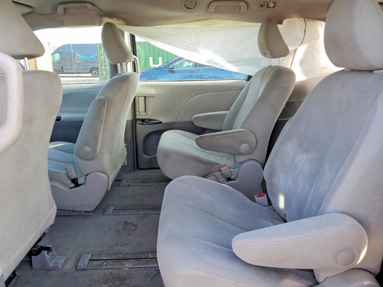 2013 TOYOTA SIENNA photo 11