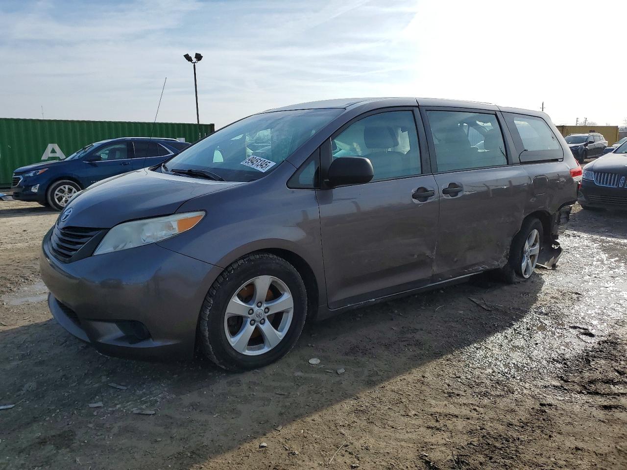 2013 TOYOTA SIENNA