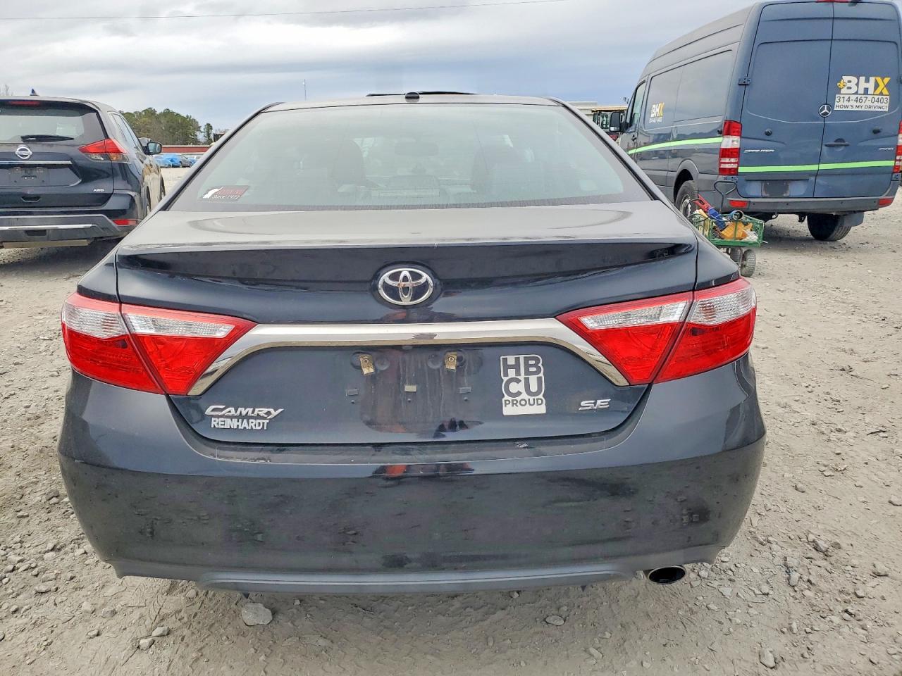 2017 TOYOTA CAMRY LE photo 6